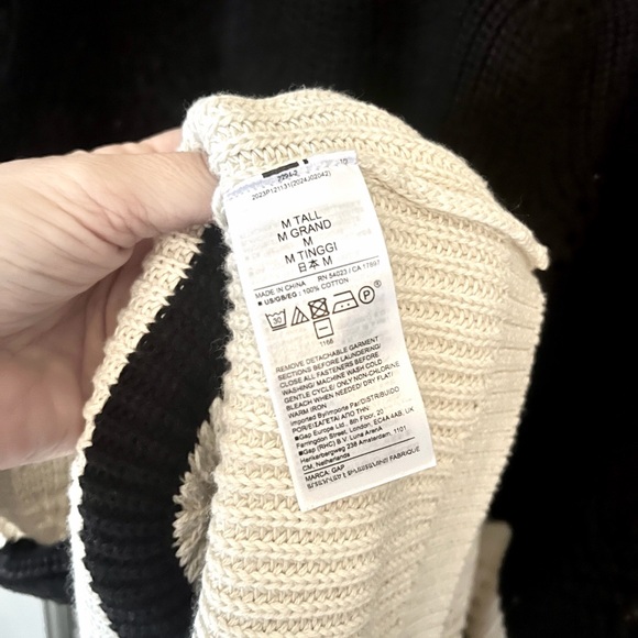 GAP Black and White Sleeveless Crochet Knit Maxi Dress - Picture 6 of 6